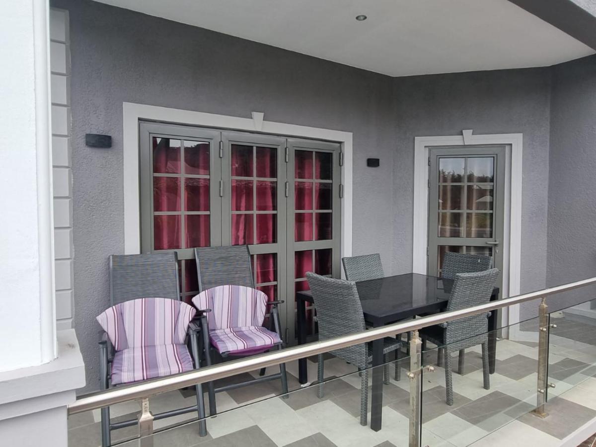 Phoenix Apartments Виктория Экстерьер фото